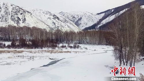 新疆群山现水墨画式美景_「西域诗韵」毛雪峰新疆重彩山水画