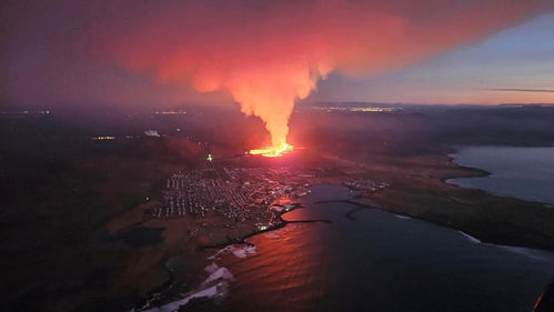 冰岛火山喷发岩浆涌入小镇_冰岛火山喷发，岩浆流入小镇