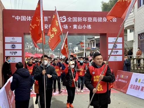 快乐老友记新年登高祈福_快乐老友记陈楚生吐露心声，户外登山有点快乐再出发的味道了