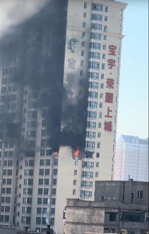 官方回应陕西一小区住宅突发爆炸_陕西一小区住宅爆炸10余人受伤：楼体外墙被炸出大窟窿