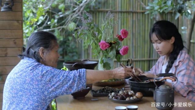 李子柒亮相非遗节,李子柒是怎么火起来的-李子柒家庭背景资料