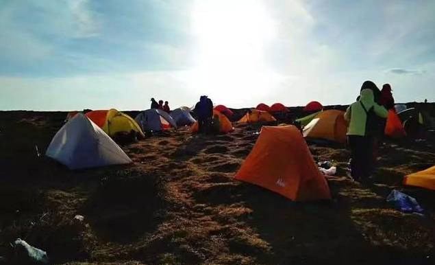 多名驴友穿越未开发海岸被海浪卷走