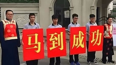 高考三天家长穿什么颜色衣服吉利?高考家长衣服三个颜色 高考衣服颜色吉利