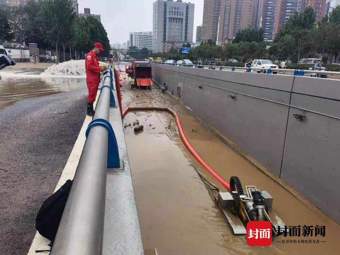 郑州京广隧道多人遇难 郑州京广北路隧道抽水现场图片公布