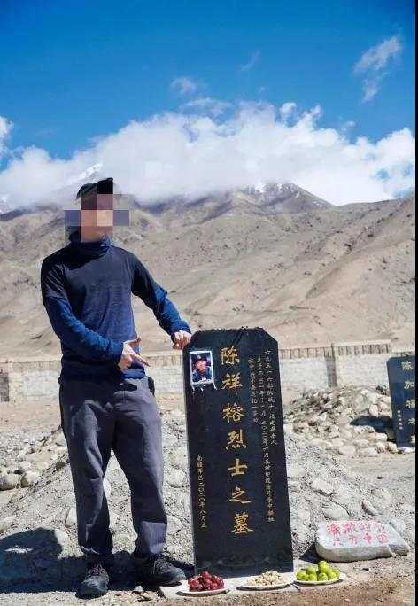 旅游博主烈士墓获刑7个月 曾满脸嬉笑脚踩墓碑底座