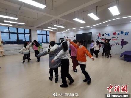 发布2022年工作要点：确保教师工资不低于当地公务员