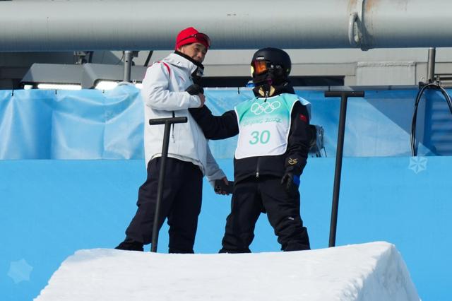 谷爱凌摘银 中国奖牌数平历史之最！荣格获得单板滑雪女子大跳台第5名