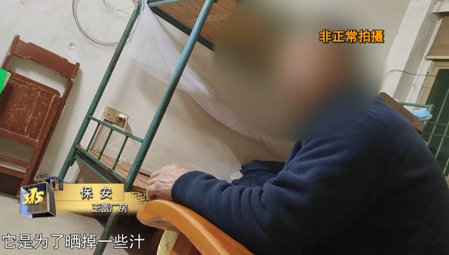 汕头腌制厂工人用脚踩菜、芥菜泡污水扔路边 记者暗访“潮汕腌制菜”生产乱象