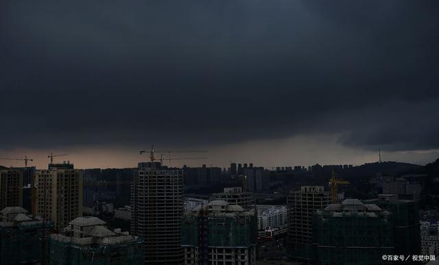 福州开启一键天黑模式！ 雷电+冰雹预警