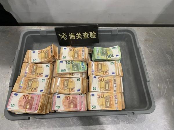 行李箱携带超量欧元现金 杭州巨款