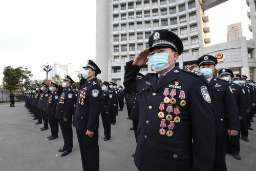 今天向全体警察致敬_平凡里的坚守——致敬警察节