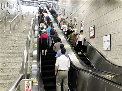 长期左行右立对电动扶梯有多大影响_多地不再提倡乘扶梯“左行右立”！专家解读