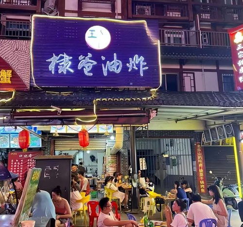 王鹤棣经纪人开了炸串店_王鹤棣回乐山老家过年，与妈妈挽手现身炸串店，亲自下厨接地气