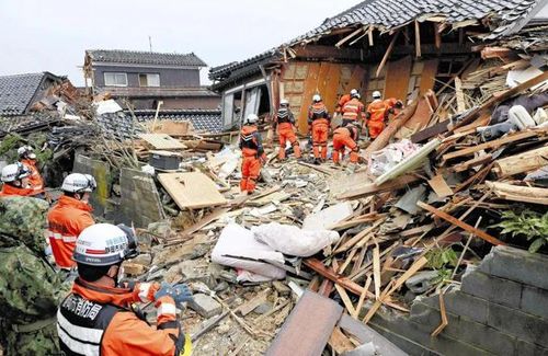 日本民众担忧发生特大地震抢购物资_日本民众担忧发生特大地震抢购物资 东京超市开始限购瓶装水