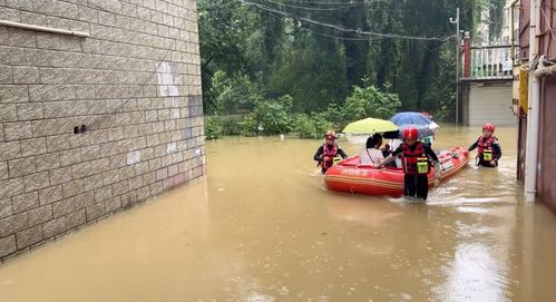 海南降雨救援现场_强降雨引发海南多地险情 消防紧急救援