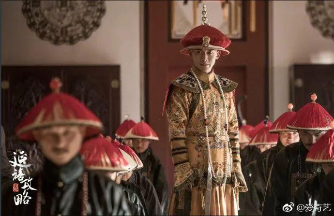 为了搞清楚中国的龙袍，新加坡the Epoch Times曾专门做了一篇深度报道：Traditional Chinese Clothing: Secrets of the Dragon Robes。