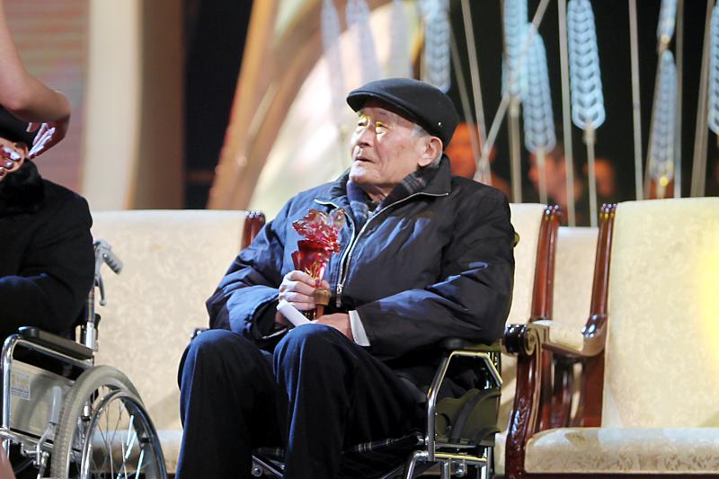 “大学语文之父”徐中玉去世，享年105岁