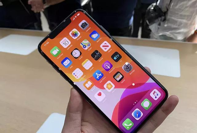 iPhone浴霸三摄是怎么回事？浴霸三摄iPhone11现场叫板华为芯片