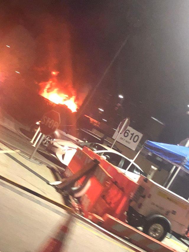 洛杉矶机场起火怎么回事?洛杉矶机场突发大火3辆车遭到毁损