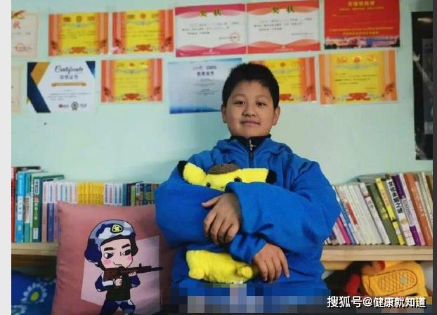 少年深夜挨家敲门怎么回事？少年深夜挨家敲门救了整楼居民 