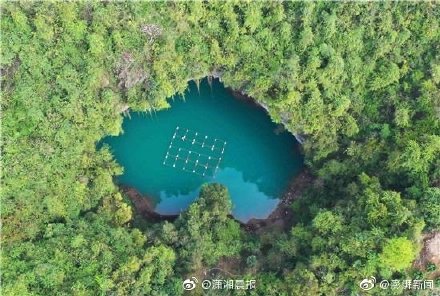 张家界天坑心湖被放养鱼网箱 天坑心湖为什么不能养鱼