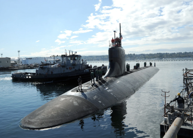 美国海军“康涅狄格”号核潜艇的历史照片