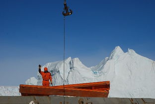 南极中山站区域卸货作业风雪中进行_第40次南极考察丨“雪龙”号抵达中山站开展卸货作业