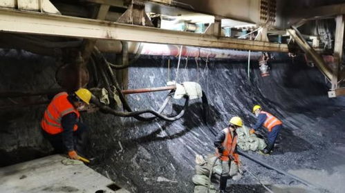 海拔2800多米天山隧道双向挖掘进行中_最长高速公路隧道连接天山南北（经济新方位·重大工程一线）