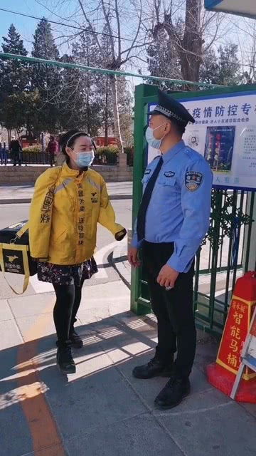 女外卖员被保安的操作整懵了_警方通报“外卖员被大厦保安拖行扇巴掌”：外卖员经医院检查无大碍 保安被拘留