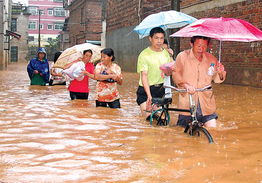 实探湖南郴州暴雨重灾区_湖南的天破了个窟窿！郴州资兴被淹，被洪水包围的湖南！