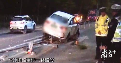 男子骑车撞上供热管道身亡_山西男子骑车撞上横跨道路的供热管道身亡，居民称多年只能弯腰通过，当地：正处理