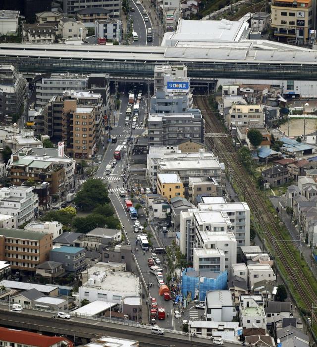 日本川崎13名儿童等校车时遭捅刺，凶嫌塌伤人或已致2死