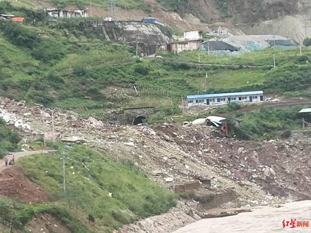 成昆铁路山体崩塌24人遇险11人脱险 成昆铁路甘洛段为什么突然发生山体崩塌?