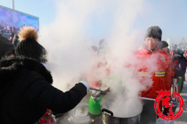 漠河千人泼水成冰是什么场面?漠河千人泼水成冰现场视频画面(图)