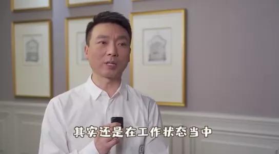 康辉回归新闻联播说明了什么？康辉退出新闻联播去做什么了？