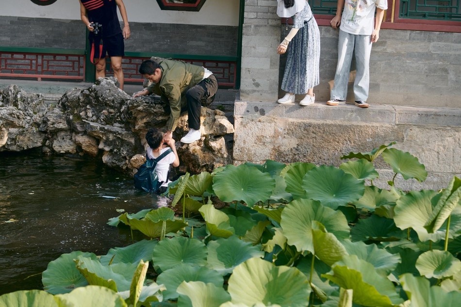 《隐秘的角落》严良救落水男孩 具体怎么回事?