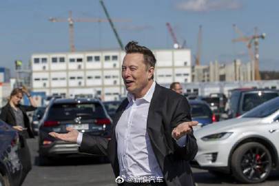 马斯克晋升成为全球首富 马斯克的SpaceX估值超1000亿美元