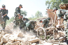 甘肃地震引发砂涌道路变泥沙小山_甘肃地震后村庄被泥沙掩埋：砂涌现象的成因与防范