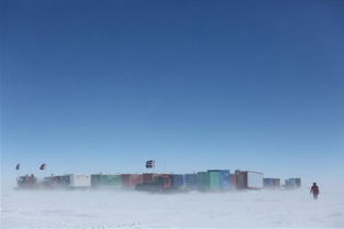 南极科考队经历生死考验_厉害！张国立曾冒死炸冰山，救南极科考船立下二等功