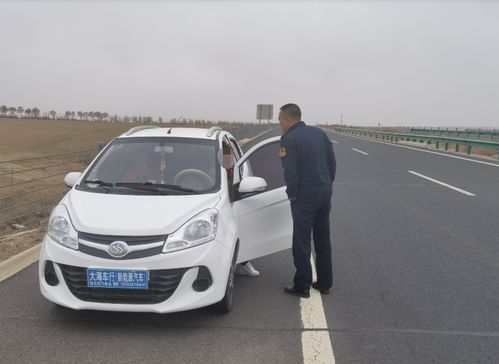 高速惊现老头乐不到50迈一路压车_这位老头真不怕死，押车20辆给加沙民众送物资