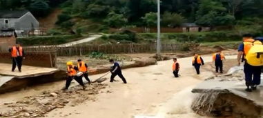 村民翻山越岭给滞留司机免费送吃喝_运送滞留游客 三江农家乐老板开着新车翻山绕路