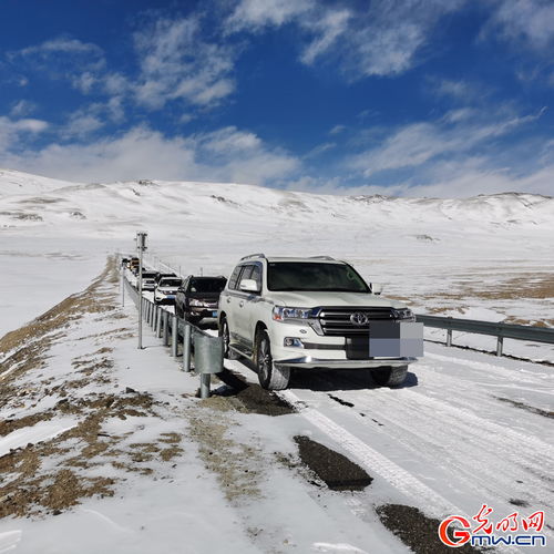 湖北暴雪武警多型救援装备出动_湖北随州：武警官兵紧急出动参与抢险救援