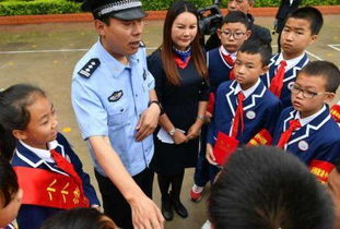 警方介入调查南宁中学校园欺凌事件_广西南宁警方通报：一初中女生被多人欺负殴打，8人被行拘