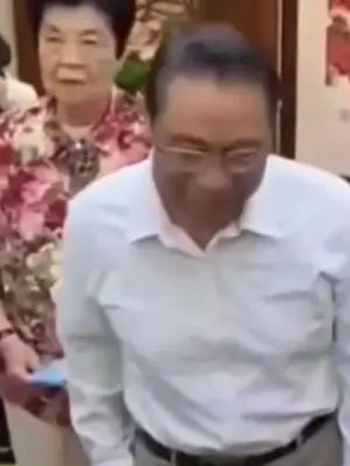 杭州86岁医生仍坚守一线_杭州95后哥哥坚守60日夜，只为唤醒妹妹生命之火